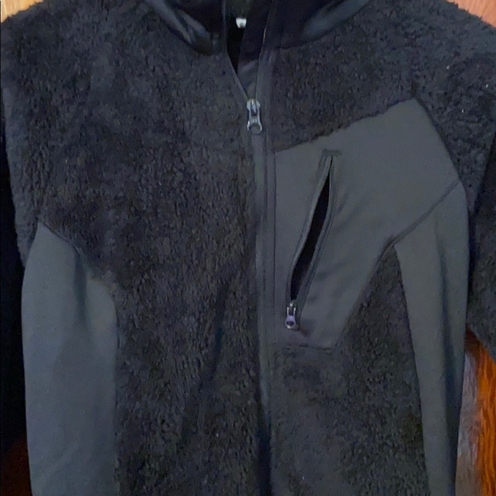 Black fuzzy Columbia jacket - Picture 3 of 4